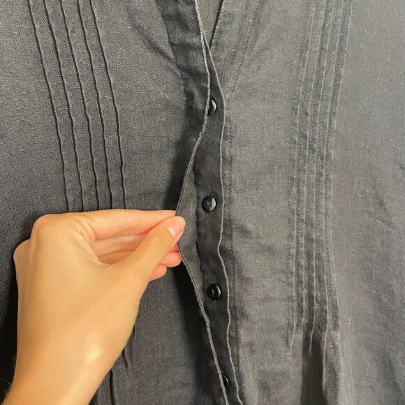 Vintage – Black Pleated Button Down Short Sleeve Linen Blouse - Picture 4 of 9
